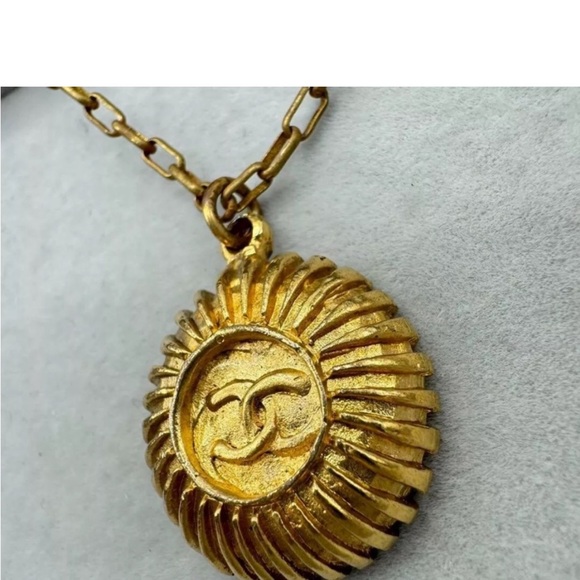 Chanel CC Necklace - 17” preloved vintage - Picture 5 of 12